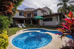 Family Home Pool & Jacuzzi in Cuernavaca