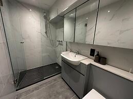 House - Sleeps 4 & Free Parking