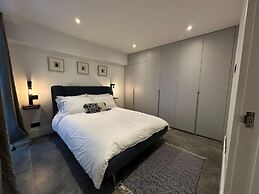 House - Sleeps 4 & Free Parking