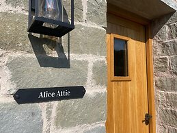 Cozy Studio Attic Retreat in Bettws Newydd