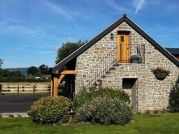 Cozy Studio Attic Retreat in Bettws Newydd