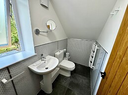 Cozy Studio Attic Retreat in Bettws Newydd