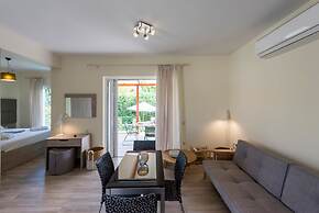 Estia Coastal Dream - Lush Enchanting Garden Gem