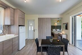 Estia Coastal Dream - Lush Enchanting Garden Gem