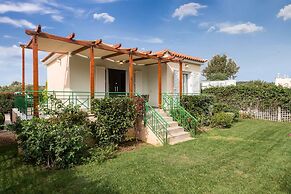 Estia Coastal Dream - Lush Enchanting Garden Gem