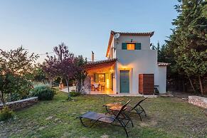 Lavender Garden Retreat - Secluded Seaside Getaway