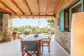 Lavender Garden Retreat - Secluded Seaside Getaway