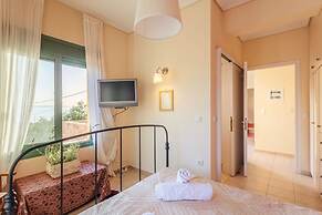 Lavender Garden Retreat - Secluded Seaside Getaway