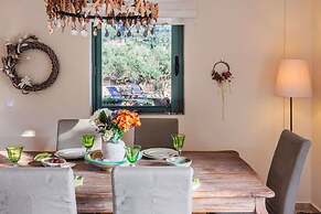 Lavender Garden Retreat - Secluded Seaside Getaway