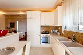 Verga Majestic Sunsets - Elegant Chic Retreat