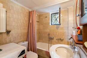 Verga Majestic Sunsets - Elegant Chic Retreat