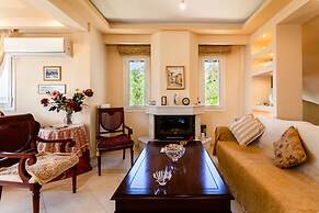 Verga Majestic Sunsets - Elegant Chic Retreat