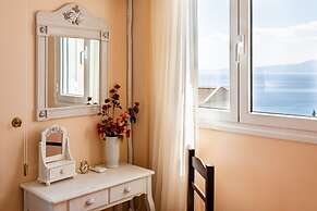 Verga Majestic Sunsets - Elegant Chic Retreat