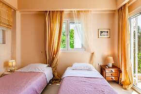 Verga Majestic Sunsets - Elegant Chic Retreat