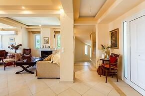 Verga Majestic Sunsets - Elegant Chic Retreat