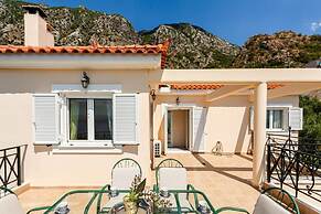 Verga Majestic Sunsets - Elegant Chic Retreat