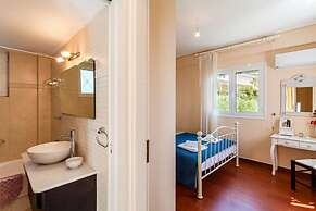 Verga Majestic Sunsets - Elegant Chic Retreat