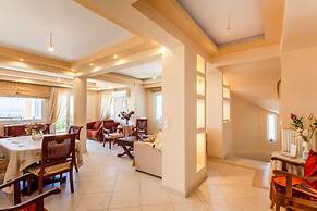 Verga Majestic Sunsets - Elegant Chic Retreat