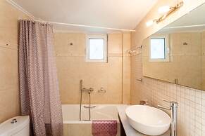 Verga Majestic Sunsets - Elegant Chic Retreat