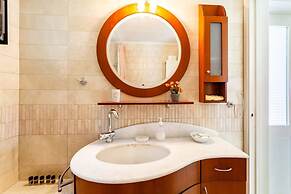 Verga Majestic Sunsets - Elegant Chic Retreat