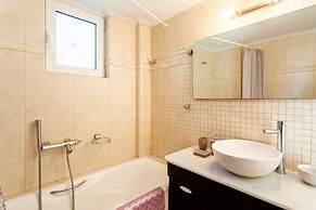 Verga Majestic Sunsets - Elegant Chic Retreat