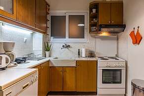 Dancing on Sunshine - Melina s City Getaway