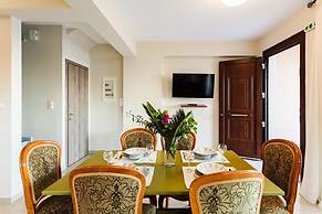 Villa Armonia - Beachfront Majestic Retreat