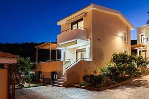 Villa Armonia - Beachfront Majestic Retreat