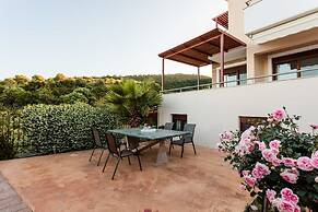 Villa Armonia - Beachfront Majestic Retreat