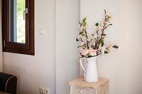 Villa Armonia - Beachfront Majestic Retreat