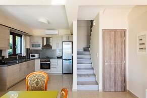 Villa Armonia - Beachfront Majestic Retreat