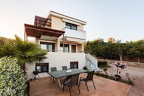 Villa Armonia - Beachfront Majestic Retreat