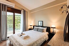 Villa Armonia - Beachfront Majestic Retreat