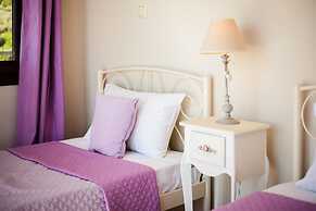 Villa Armonia - Beachfront Majestic Retreat