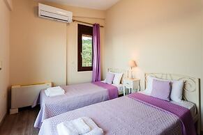 Villa Armonia - Beachfront Majestic Retreat