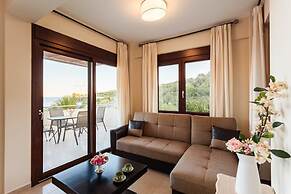 Villa Armonia - Beachfront Majestic Retreat