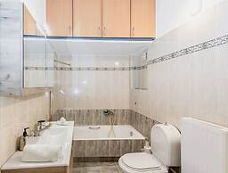 Thano s Stylish Flat Just 150m to the Beach