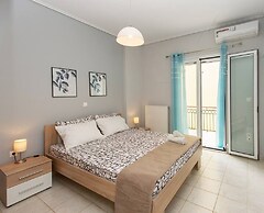 Thano s Stylish Flat Just 150m to the Beach