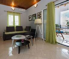 Thano s Stylish Flat Just 150m to the Beach