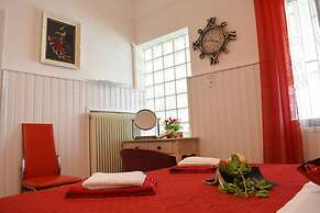 Urban Seaside Oasis - Adriana s Garden Paradise