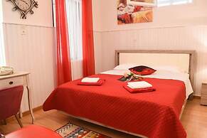 Urban Seaside Oasis - Adriana s Garden Paradise