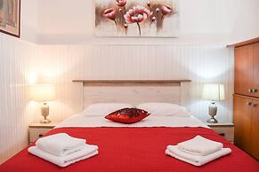 Urban Seaside Oasis - Adriana s Garden Paradise