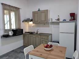 Secret Summer Retreat - Perfect Location BBQ