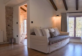 Secluded Mountain Refuge - Theonimfi Paradise Gem