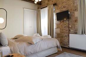 Secluded Mountain Refuge - Theonimfi Paradise Gem