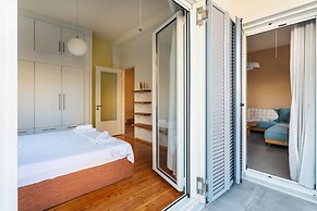 Upscale Modern Escape in the Historic Center