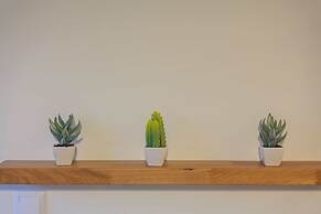 Upscale Modern Escape in the Historic Center