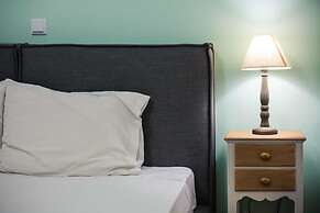 Upscale Modern Escape in the Historic Center