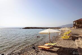 Waveside Sanctuary - Luxurious Seastone Villa