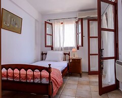 Waveside Sanctuary - Luxurious Seastone Villa